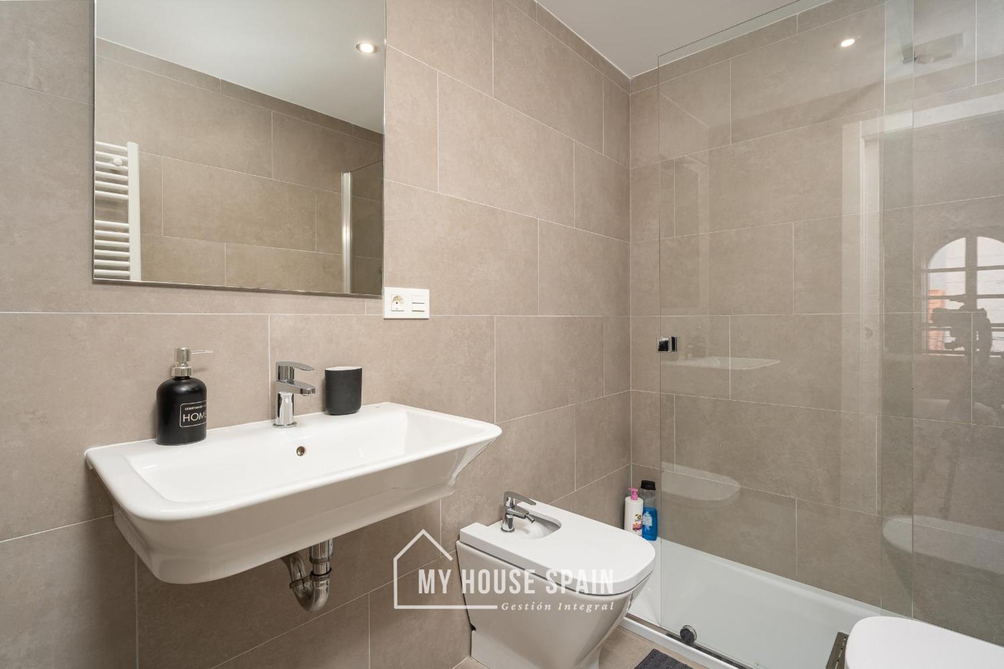 Myhousespain - Nuevo Apartamento En El Centro 기욘 외부 사진