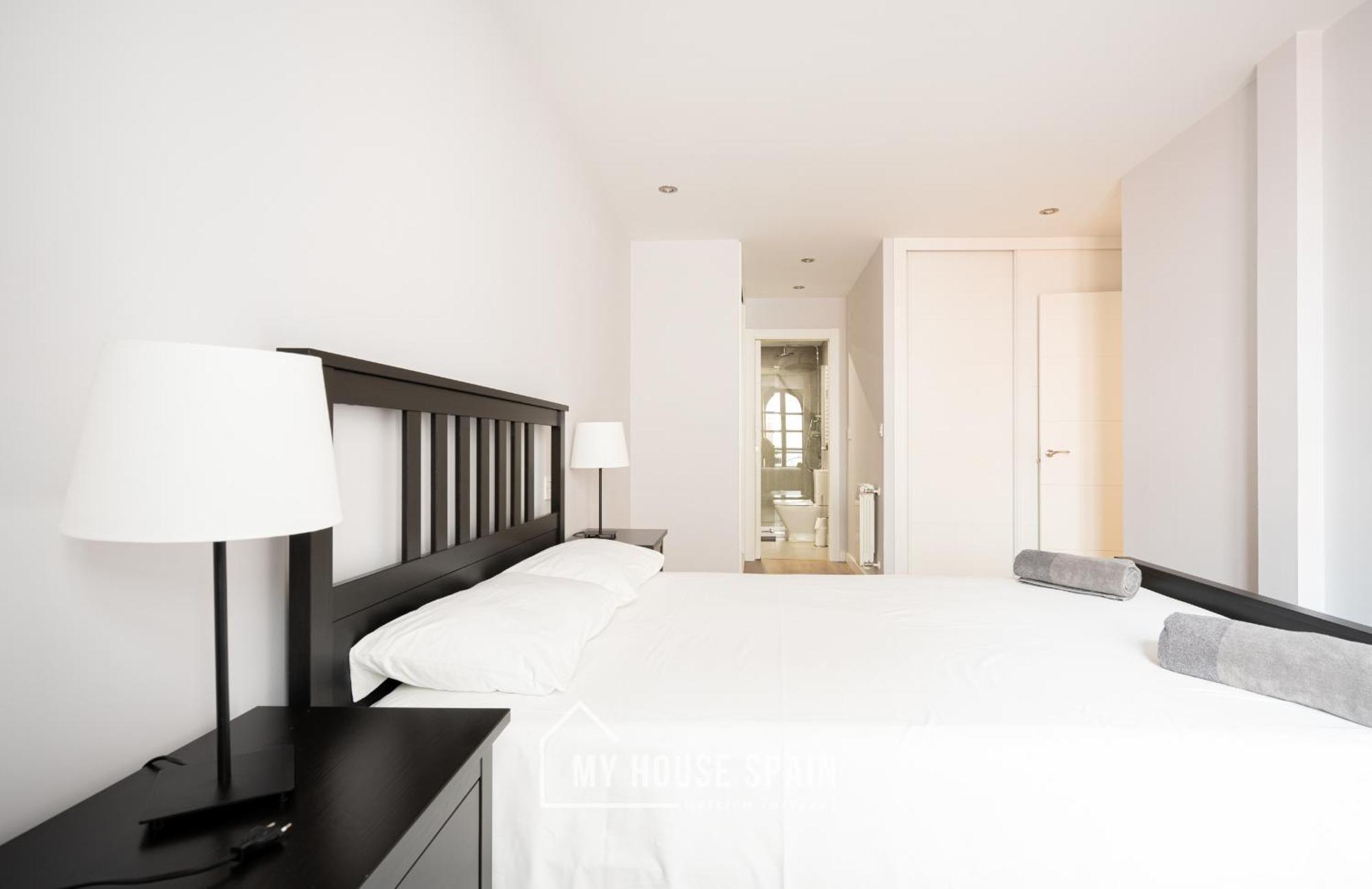 Myhousespain - Nuevo Apartamento En El Centro 기욘 외부 사진